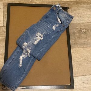 Hi, I’m selling GOGO high rise ankle jeans.